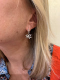 Boucles d’Oreilles Dormeuses Noeuds Diamants Or Gris 18 Carats