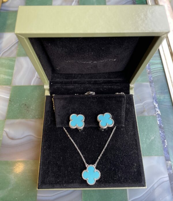 Van Cleef & Arpels Alhambra Vintage Turquoise 18 Carats White Gold Necklace