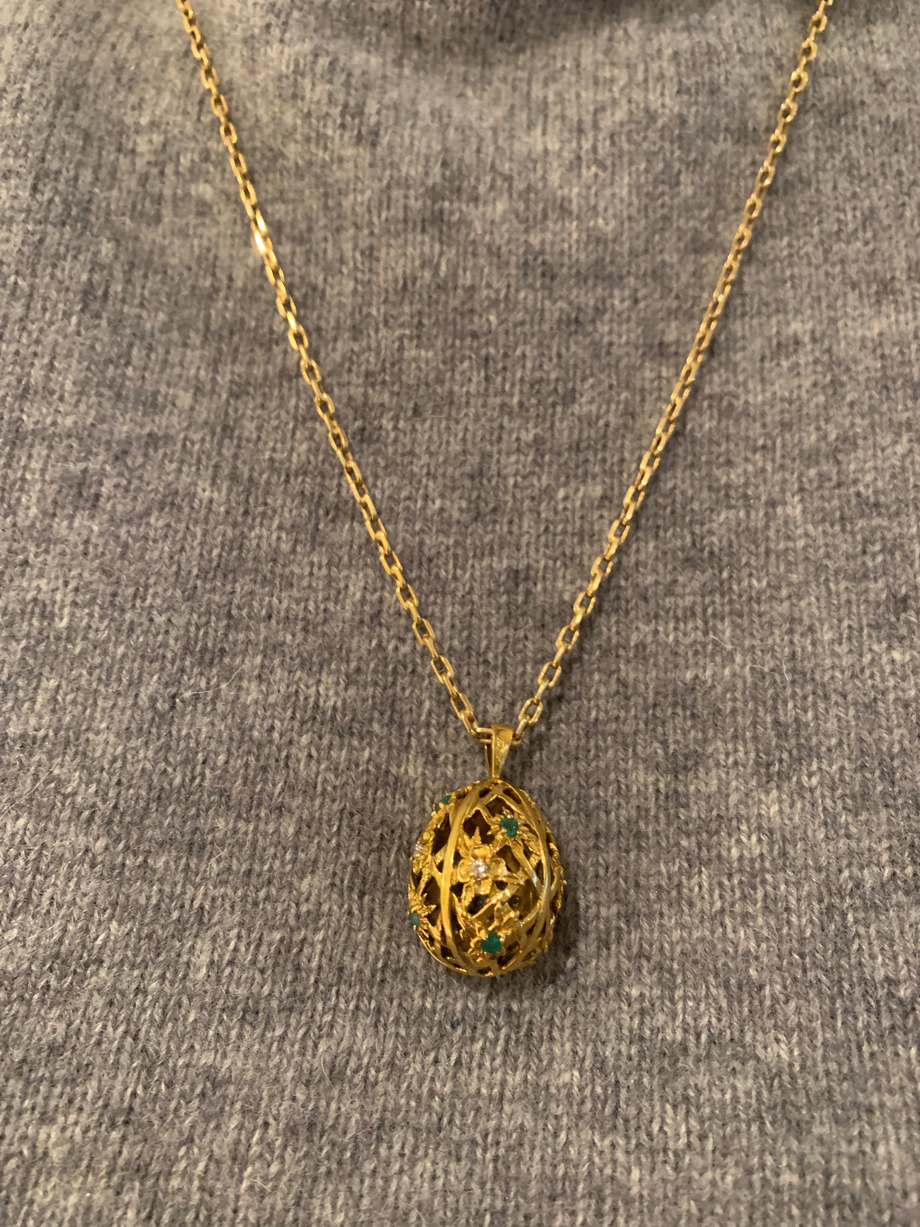 Egg-Shaped Emeralds Diamonds 18K Yellow Gold Pendant