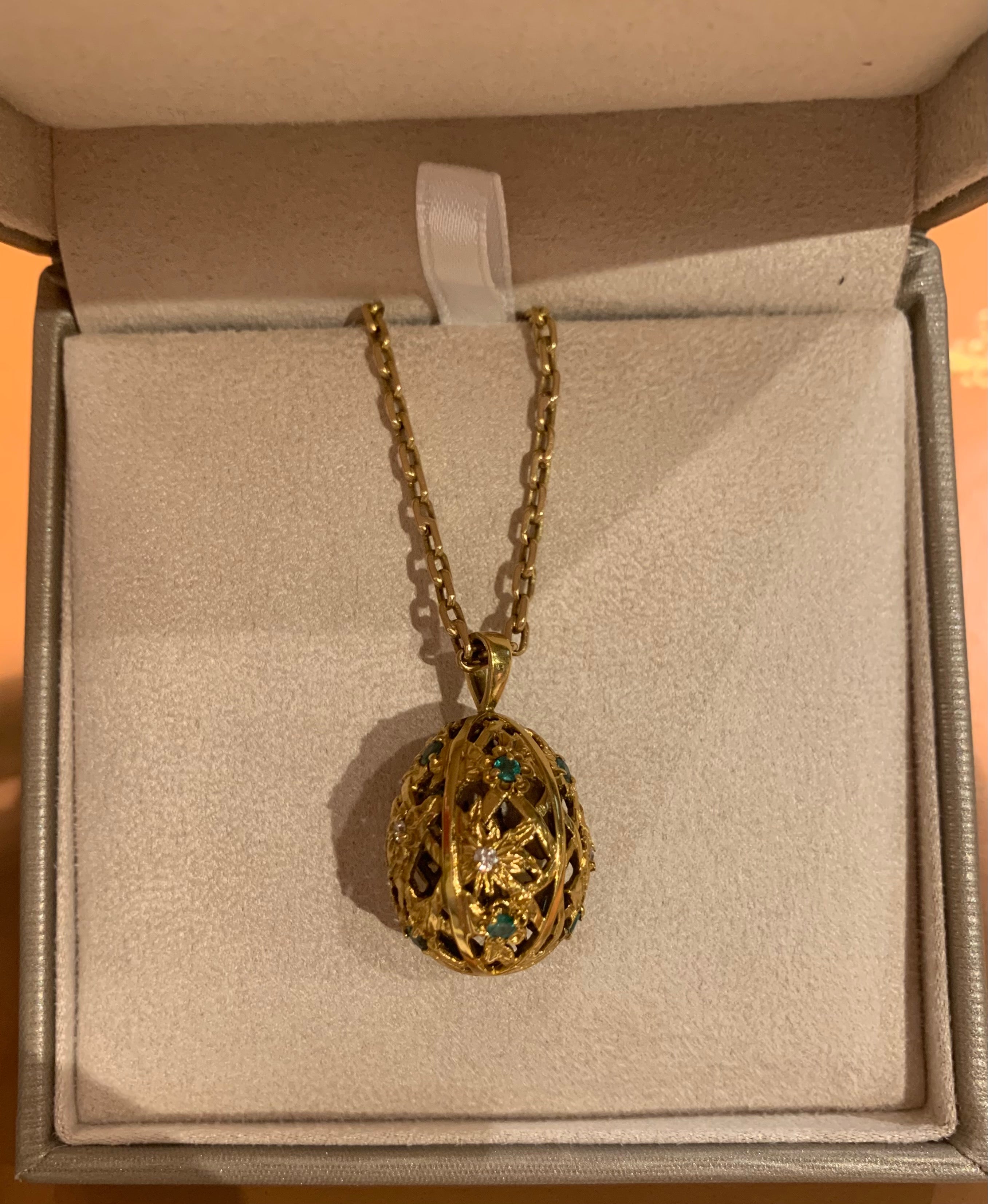 Egg-Shaped Emeralds Diamonds 18K Yellow Gold Pendant