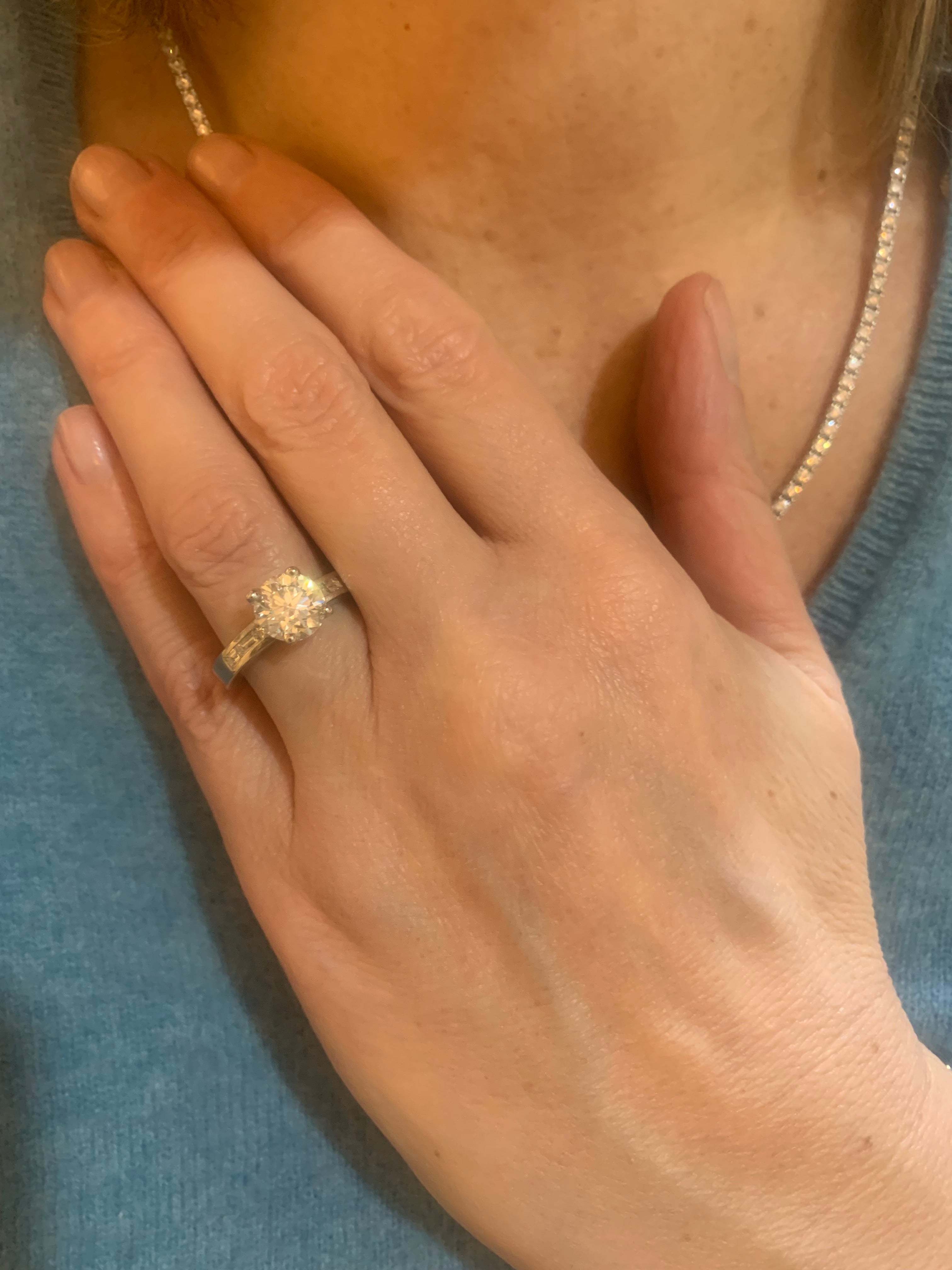 18kt white gold flat-link diamond ring