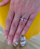 Bague Saphir Rose Rectangle Coussin 0.67 Carats Diamants Or Gris 18 Carats (Certifié)