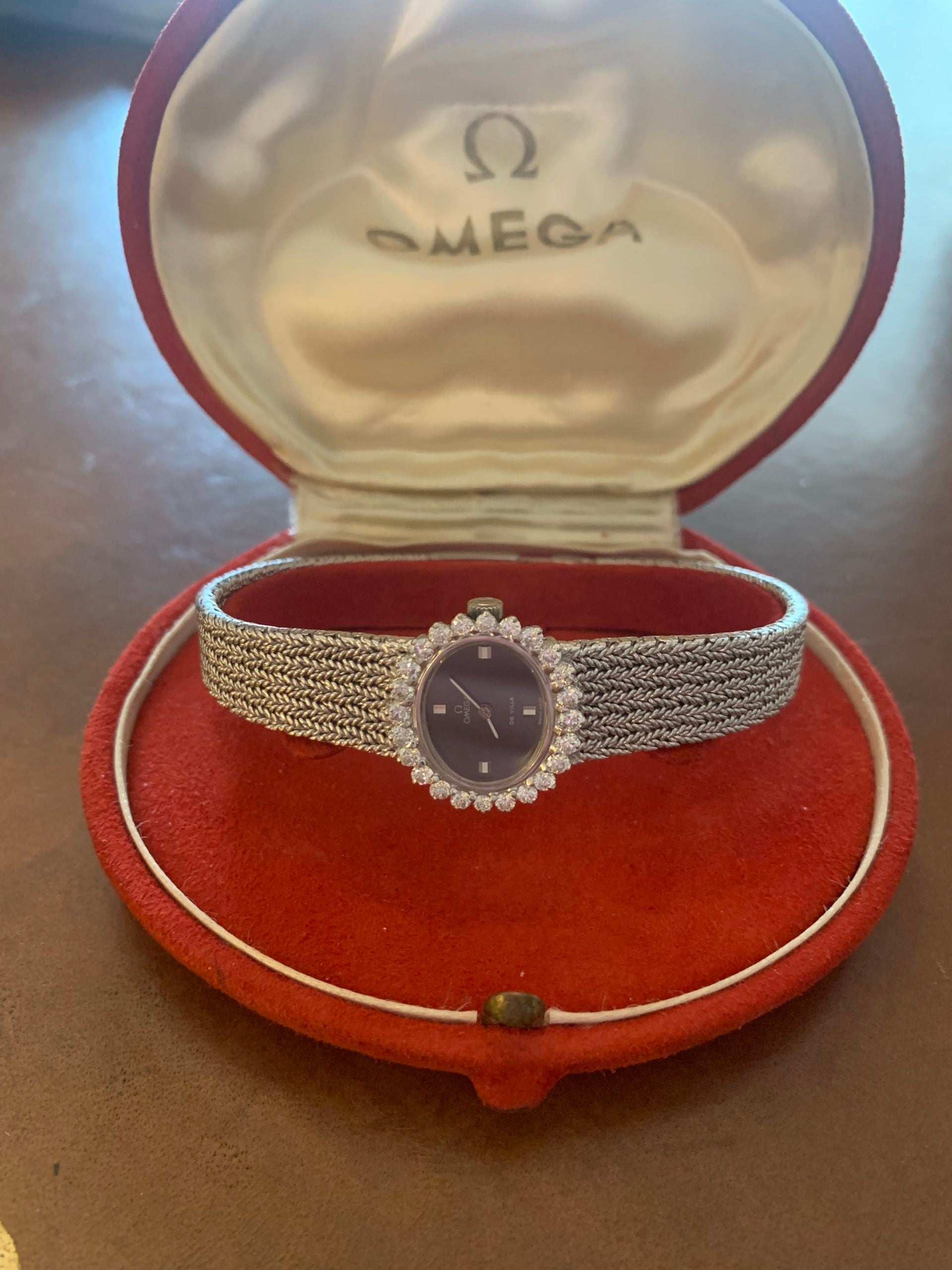 Montre Omega “De Ville” Diamants Brillants Or Gris 18 Carats